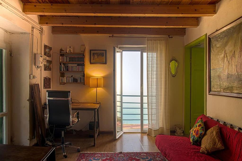 Amazing Flat At The Heart Of 5 Terre National Park Apartment Vernazza Bagian luar foto